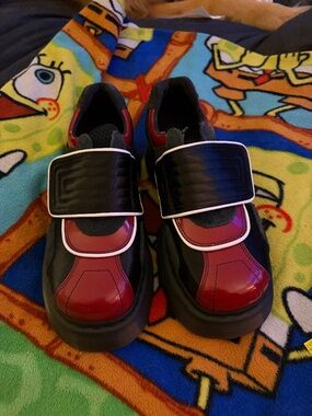 NWT Dr. Martens Buzz Strap Size 6